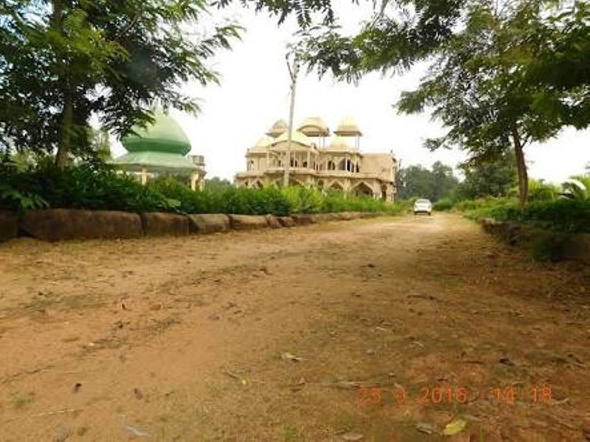 รอยัล เฮอริเทจ บัณฑพครห์ Hotel Bandhavgarh National Park ภายนอก รูปภาพ