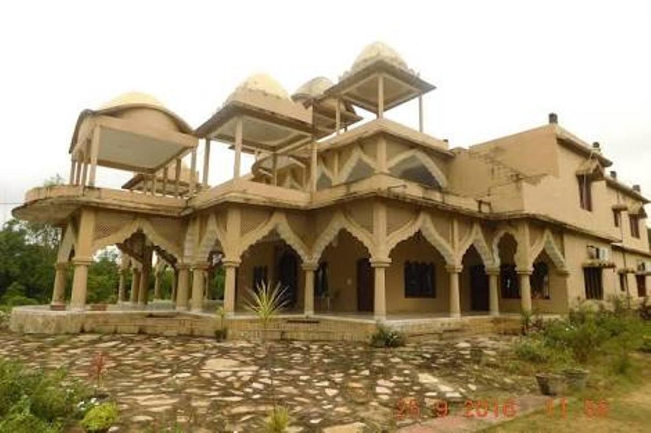 รอยัล เฮอริเทจ บัณฑพครห์ Hotel Bandhavgarh National Park ภายนอก รูปภาพ